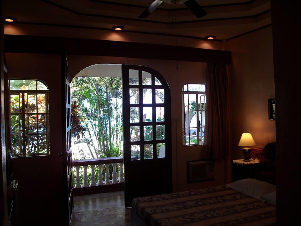 Blue Crystal Beach Resort Puerto Galera Eksteriør bilde